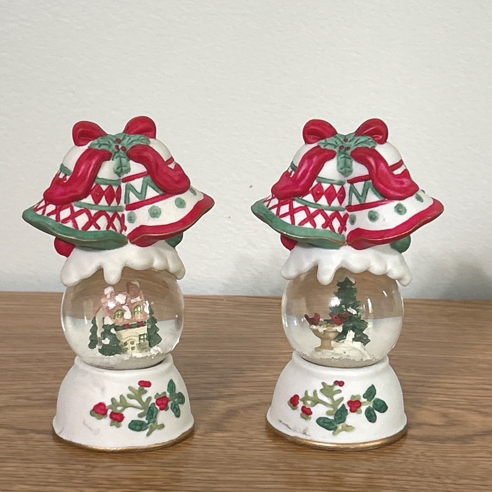 Pfaltzgraff Winterberry Salt Pepper Shakers Snow Globe Christmas Bells Tree Vtg